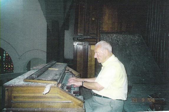 CATHEDRALE D ORAN LES ORGUES EN 2004.JPG